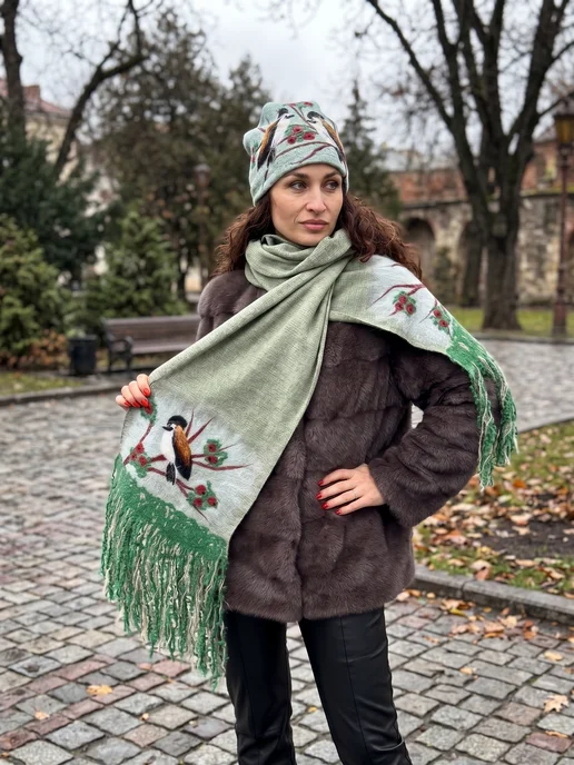 Теплый шарф вязаный с бахромой